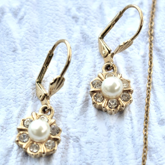 Vintage Gold Heart Shaped Faux Diamond Necklace & Floral Earrings Set - Picture 3 of 7